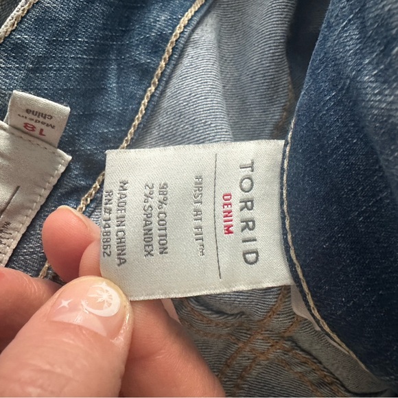 Torrid || Woman’s slim Bootcut blue jeans size 18 S - Picture 6 of 9